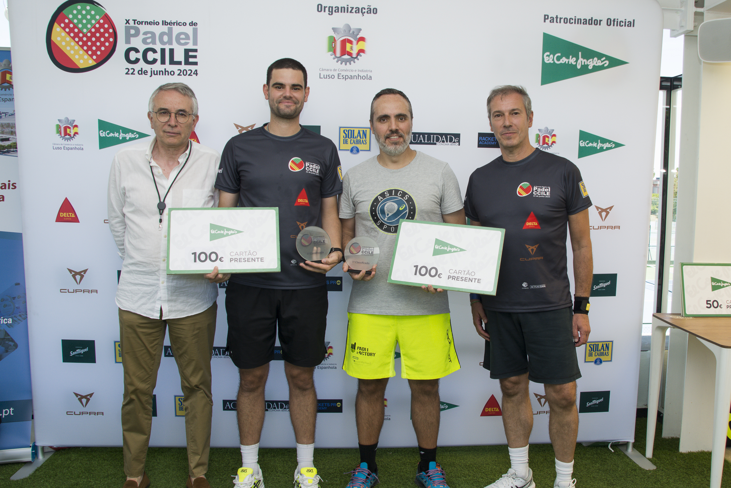 Vencedores do IX Torneio Ibérico de Padel, Pedro Mendonça dos Santos e Pedro Jorge Correia, da Maxampor